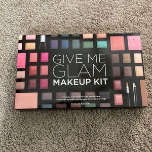 Victoria Secret GIVE ME GLAM MAKEUP KIT